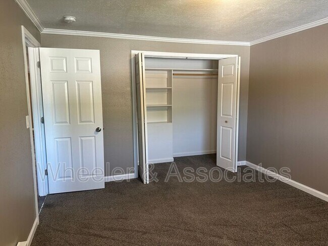Building Photo - 520 E 4400 S