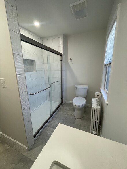 bathroom - 62 John St