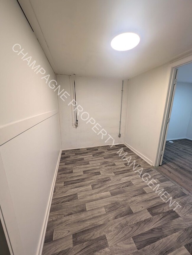 Building Photo - Unique single family home with second unit...