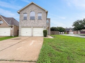 Building Photo - 835 Forest Ivy Ln