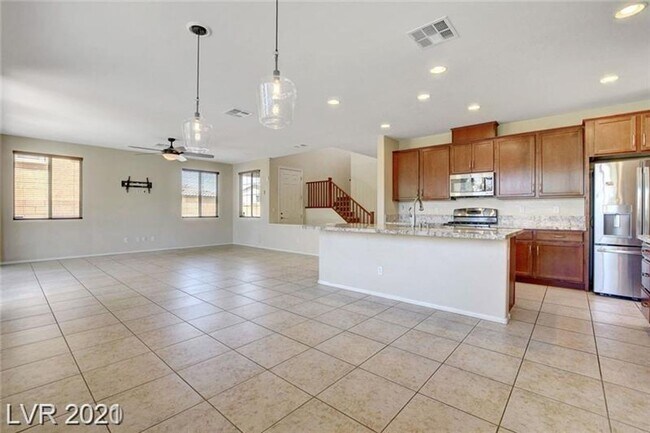 Building Photo - Gated community - 4 bedrooms - 3 baths