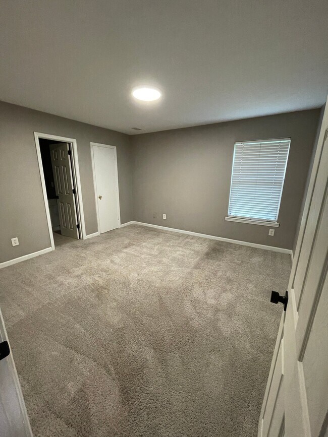 Building Photo - 3173 Dove Ct SW