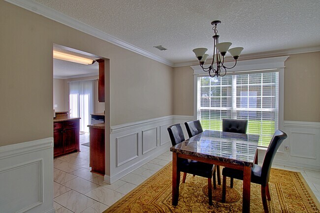 Building Photo - 305 Largo Ct