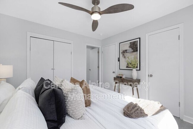 Building Photo - 4420 Chebar Dr