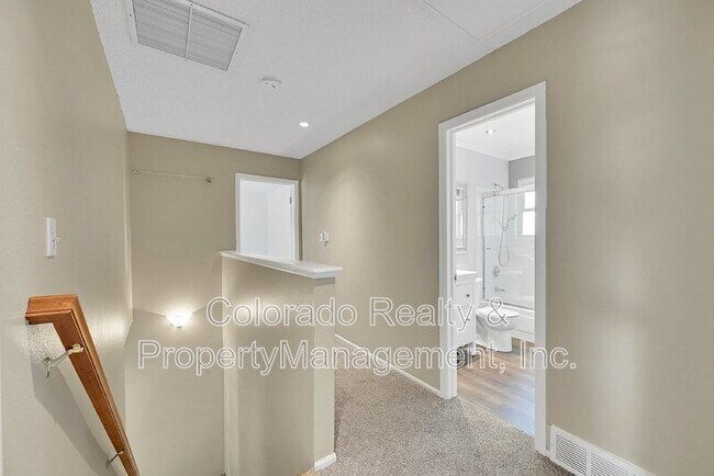 Building Photo - 2430 S Eagle Way