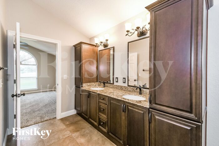 Building Photo - 10534 Otter Creek Dr