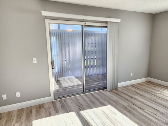 Building Photo - Magnificent 1 bedroom, 1.5 bathroom condo ...