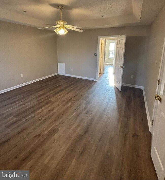 Building Photo - 8002 Bullfinch Pl