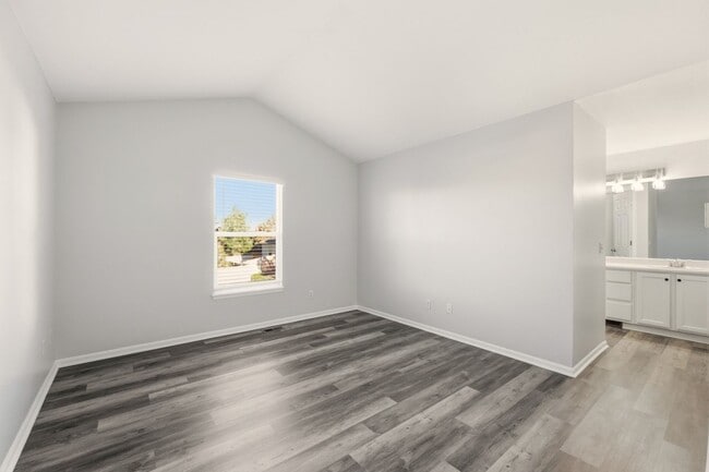 Building Photo - Beautiful Stroh Ranch 4 Bedroom, 2.5 Bath Home, Brand New Kitchen Appliances READY TODAY!