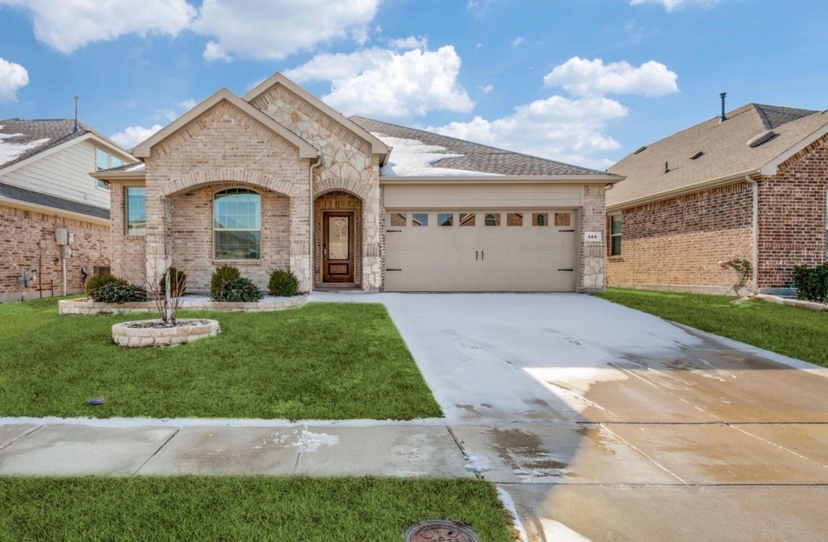 Building Photo - 844 Lauren Grove Ln
