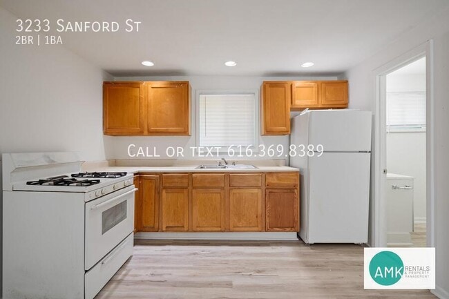 Building Photo - 3233 Sanford St
