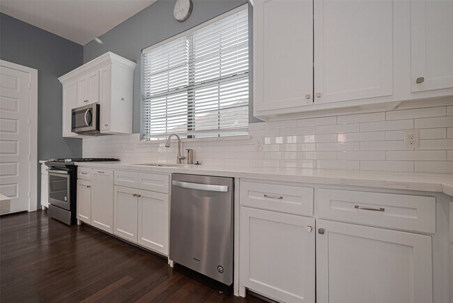 Building Photo - 4318 Center St