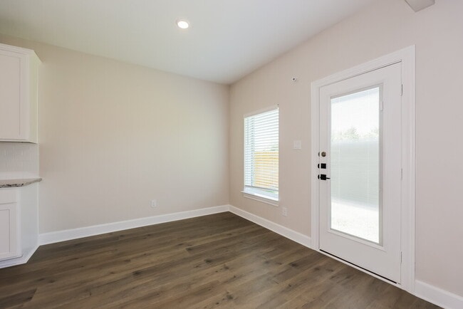 Building Photo - 309 Magnolia Blvd
