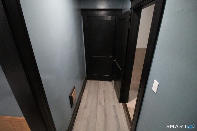 Building Photo - 73 Lounsbury St