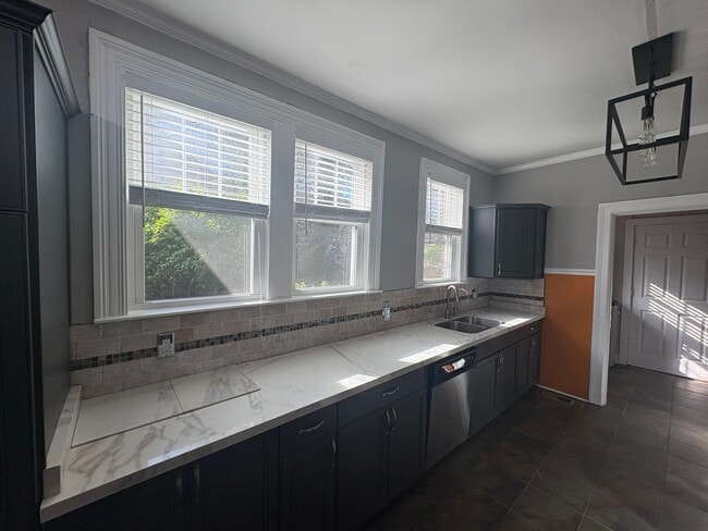 Building Photo - 5BR/2.5 Bath in Prime 12 South | Park-Facing | Two Sunrooms | Walkable Luxury Living