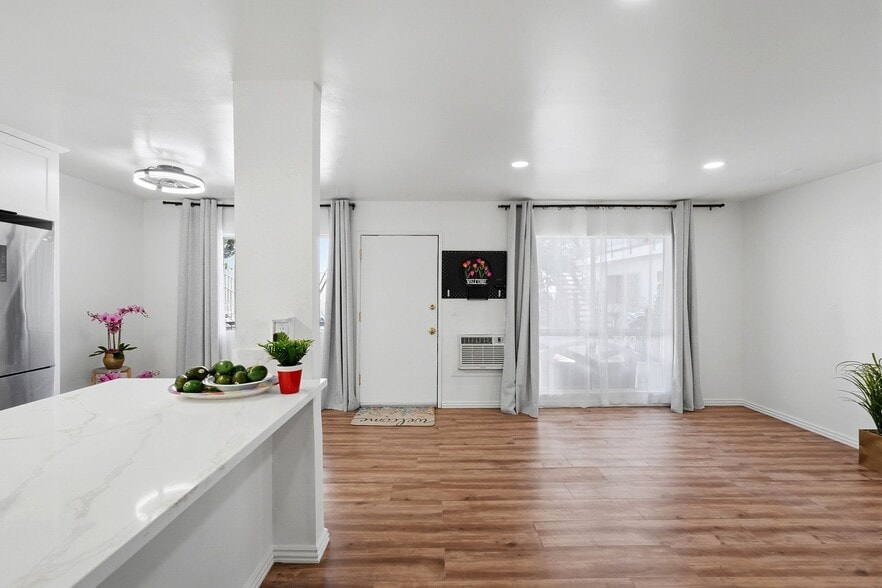 Building Photo - 13050 Dronfield Ave