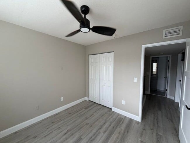 Building Photo - 117 Yacht Club Way