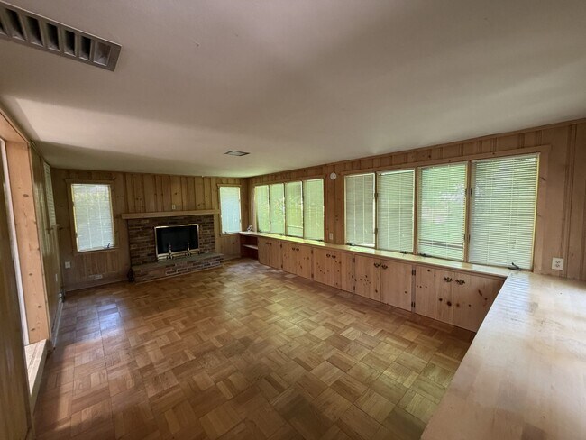 Building Photo - 926 Laurelwood Rd