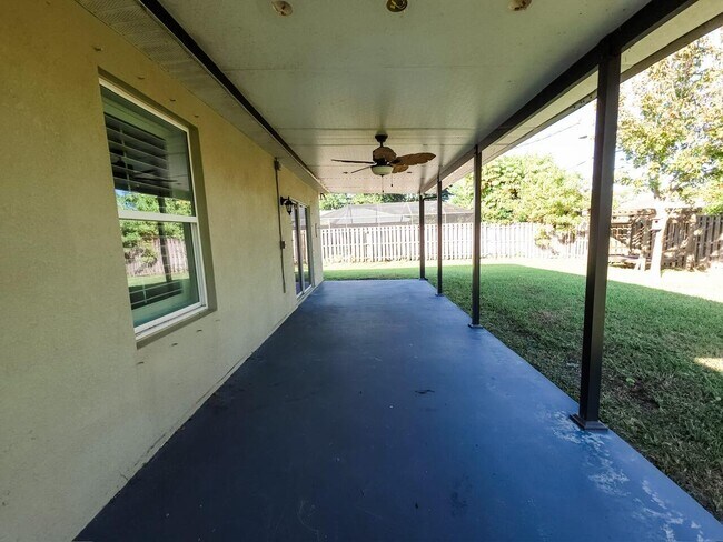 Building Photo - 185 SW Exmore Ave