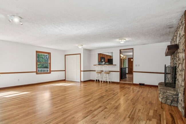 Building Photo - 11 Timothy Ln