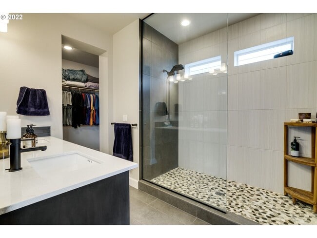 Building Photo - Beautiful Contemporary Home in Hillsboro near Reed's Crossing