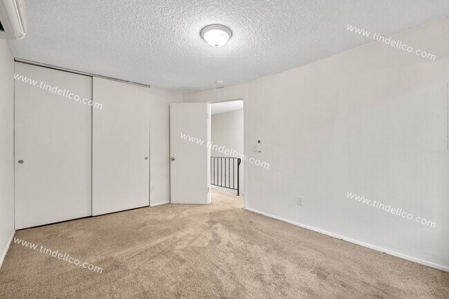 Building Photo - 237-04