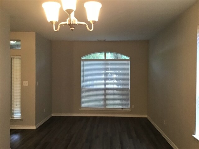 Building Photo - 10931 S Falls Terrace