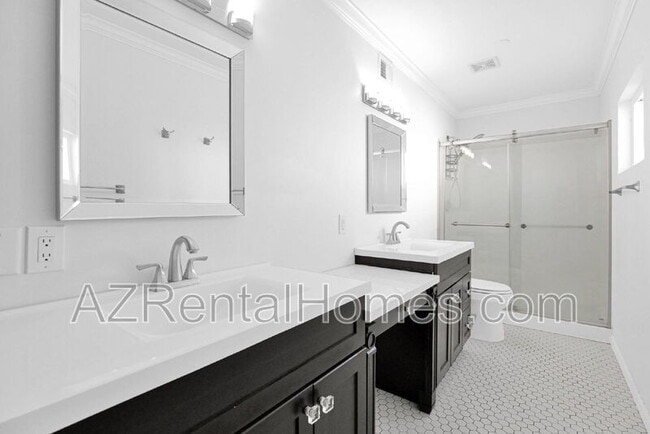 Building Photo - 621 W Plata Ave