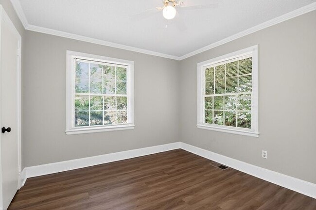 Building Photo - 3BD/2BA Single Family Home on Large Lot!