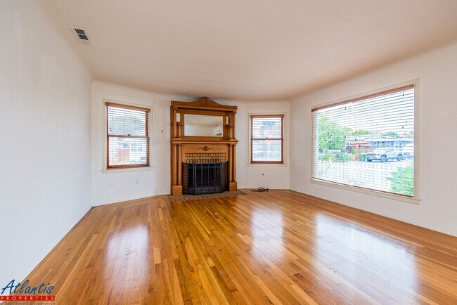 Building Photo - 1385 47th Ave