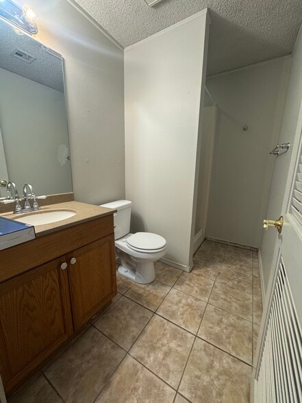 Building Photo - 4906 Vena Ln