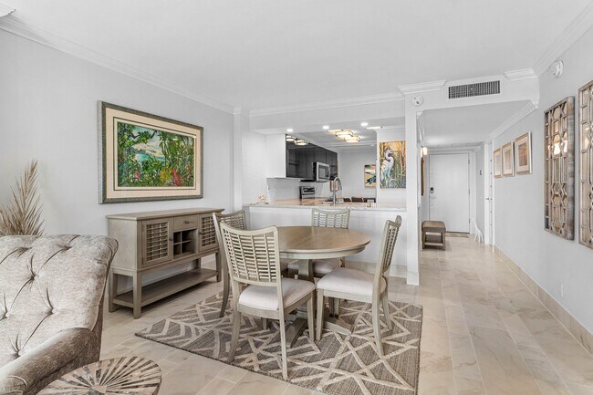 Building Photo - 14 Royal Palm Way