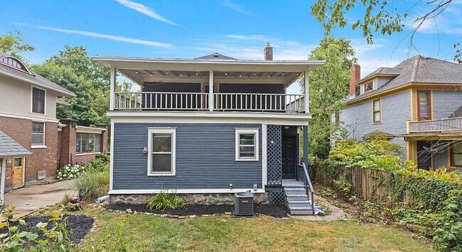 Building Photo - 240 Calkins Ave SE