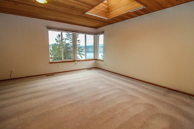 Building Photo - Spacious 4-Bedroom Home with Stunning Lake...