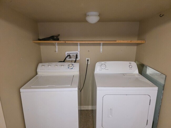 Building Photo - 1 Bed 1 Bath Near Downtown