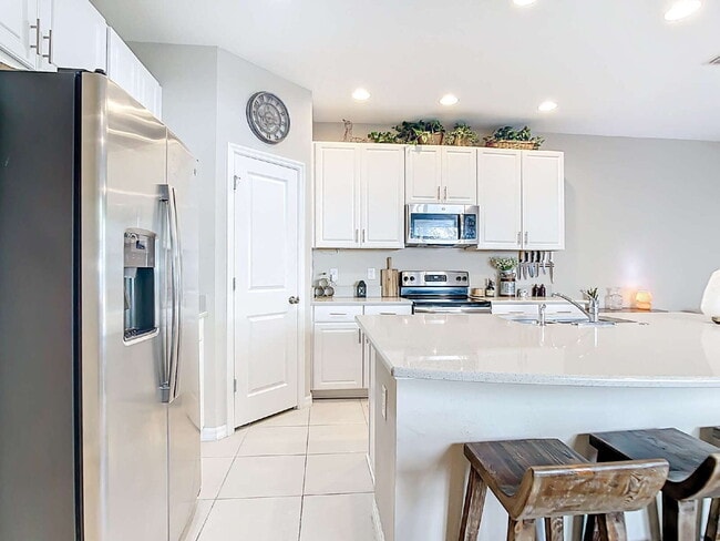 Building Photo - 10525 Oakside Dr