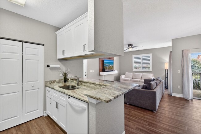 Building Photo - 6481 Aragon Way