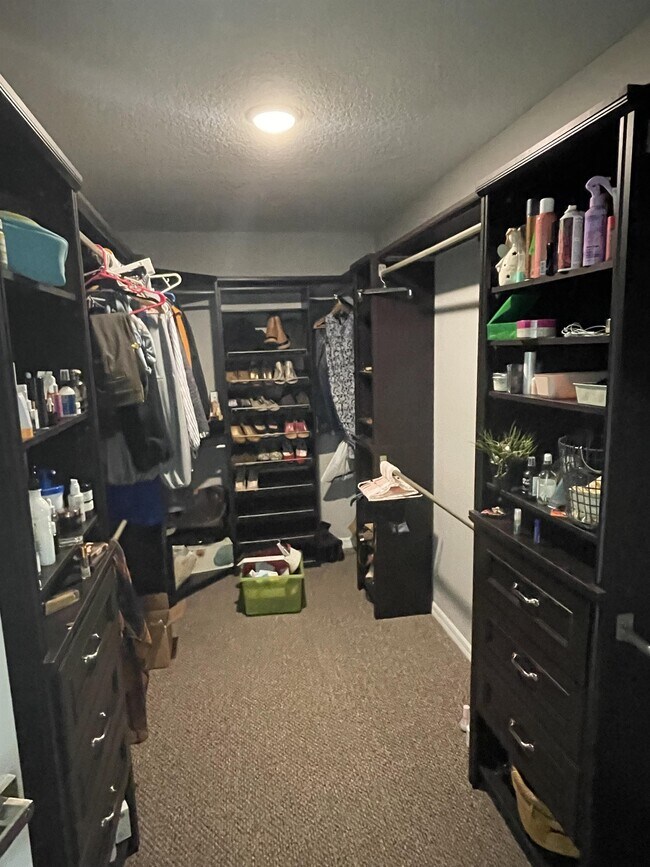 Building Photo - 775 Maple Leaf Loop