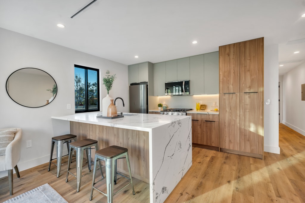 Building Photo - 651 N Wilton Pl