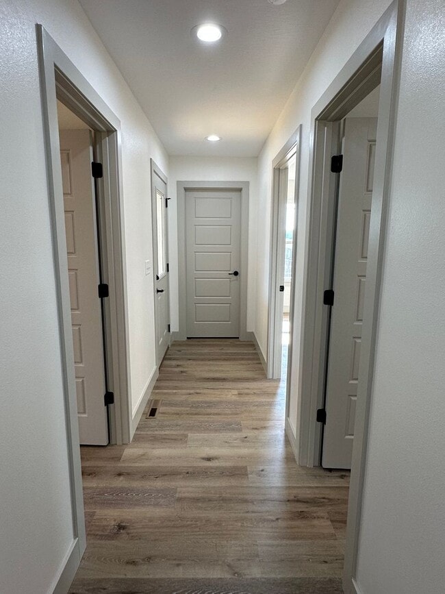 Building Photo - NEW CONSTRUCTION 5 Bed 3 Bath w/ Walk Out ...