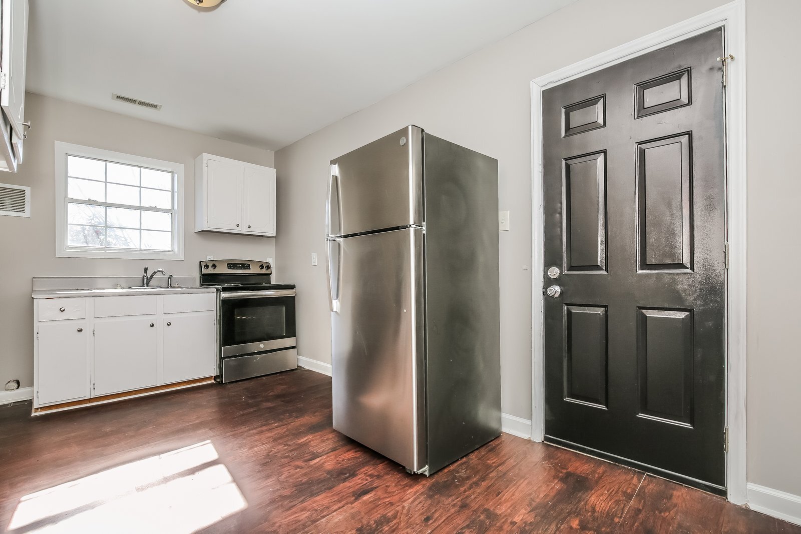 Building Photo - 802 Abington Dr