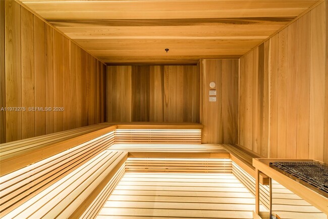 Building Photo - 1010 Brickell Ave