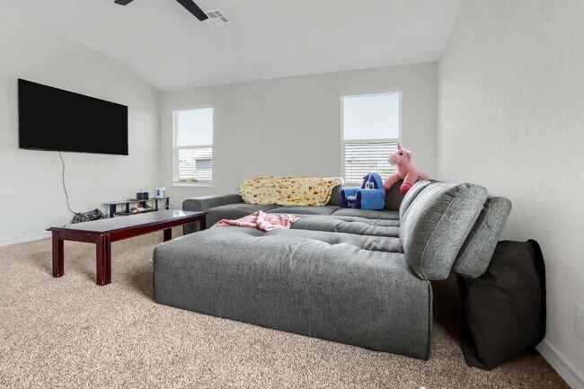 Building Photo - "Spacious Elegance at 110 Spurfowl: 5-Bedr...