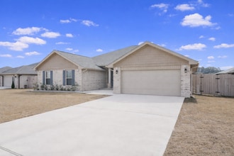 Building Photo - 5833 Crestlake Dr