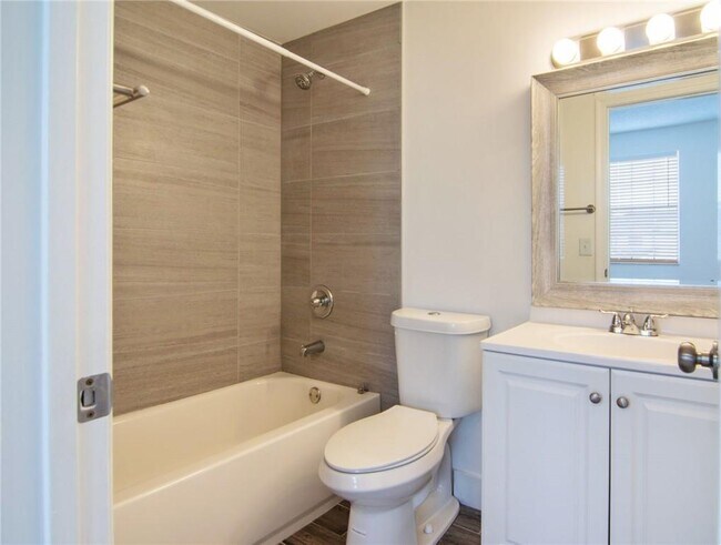 Building Photo - 16637 Hemingway Dr