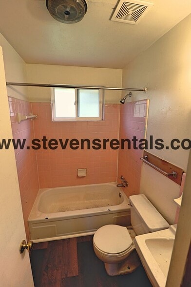 Building Photo - 928 30th Ave N