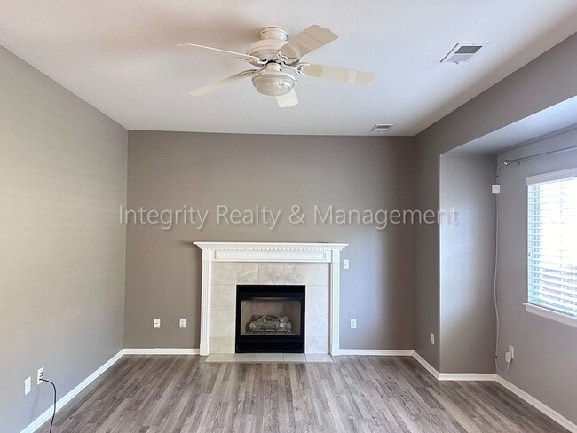 Building Photo - 1041 W Laurenwood Ln