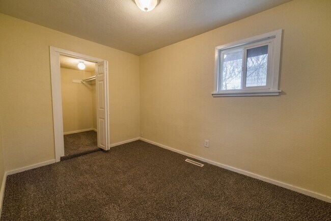 Building Photo - 4-bed, 2-bath home with large back yard