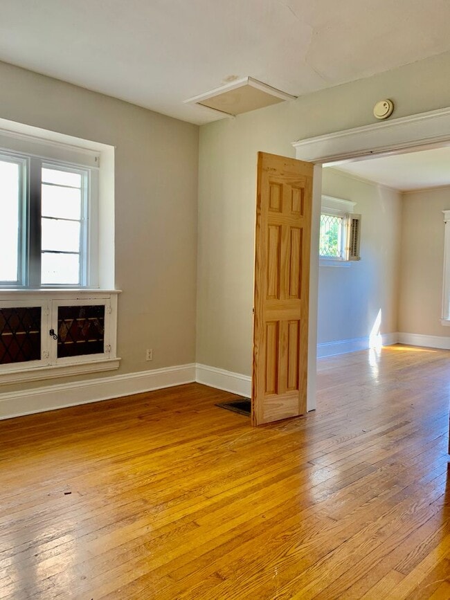 Building Photo - 922 Westcott St