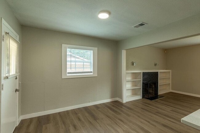 Building Photo - 6633 Racine Dr